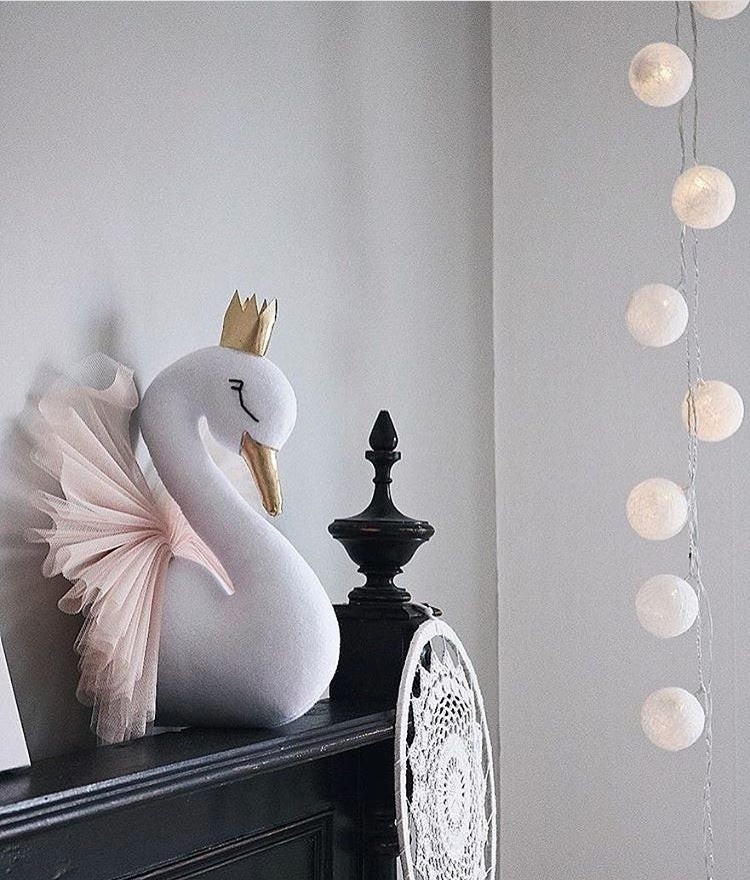 Crown swan animal head wall hanging